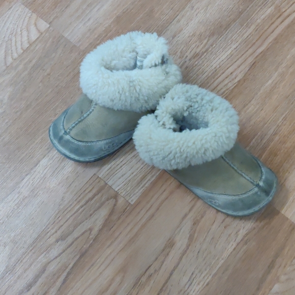 Ugg Slippers - Picture 4 of 4